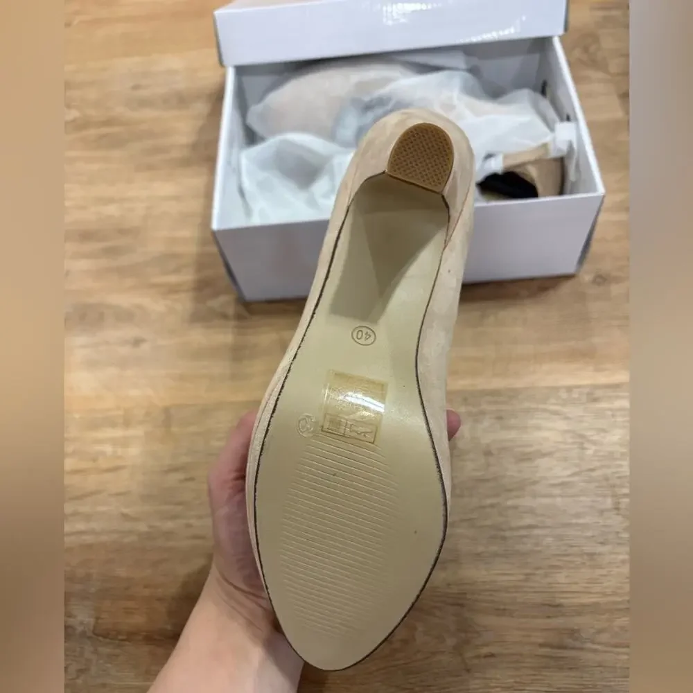 Micro suede cream Mary Jane pumps